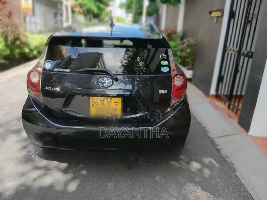 Toyota Aqua 2013 Car (Used)