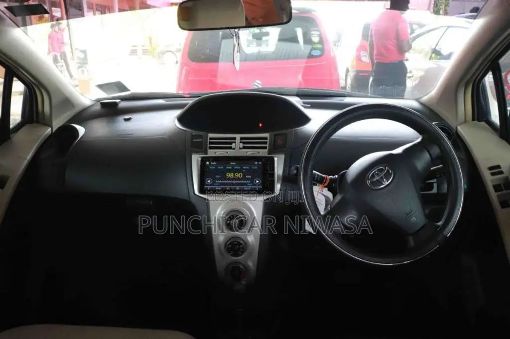 Toyota Vitz 2007 Car (Used)