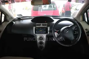 Toyota Vitz 2007 Car (Used)
