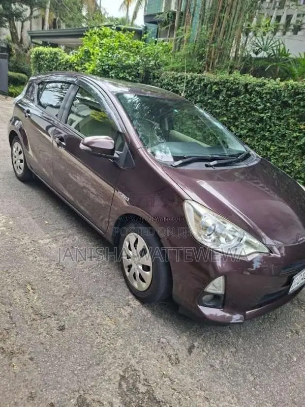 Toyota Aqua 2014 Car (Used)
