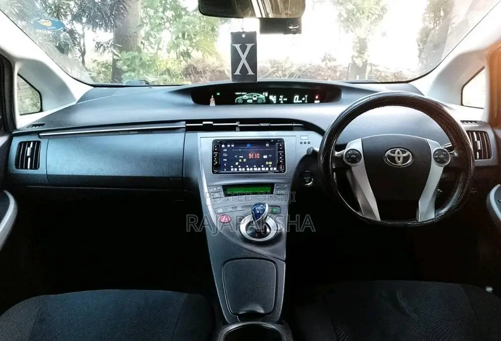 Toyota Prius 2012 Car (Used)