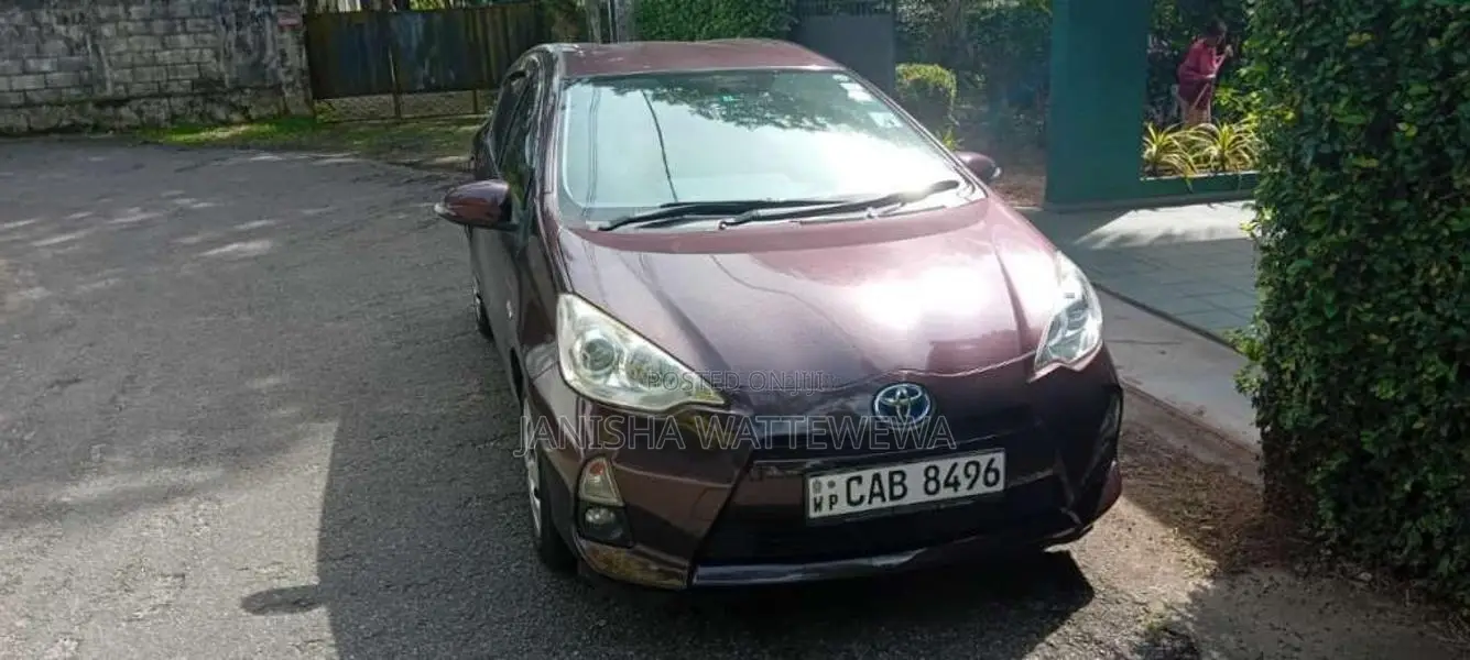 Toyota Aqua 2014 Car (Used)