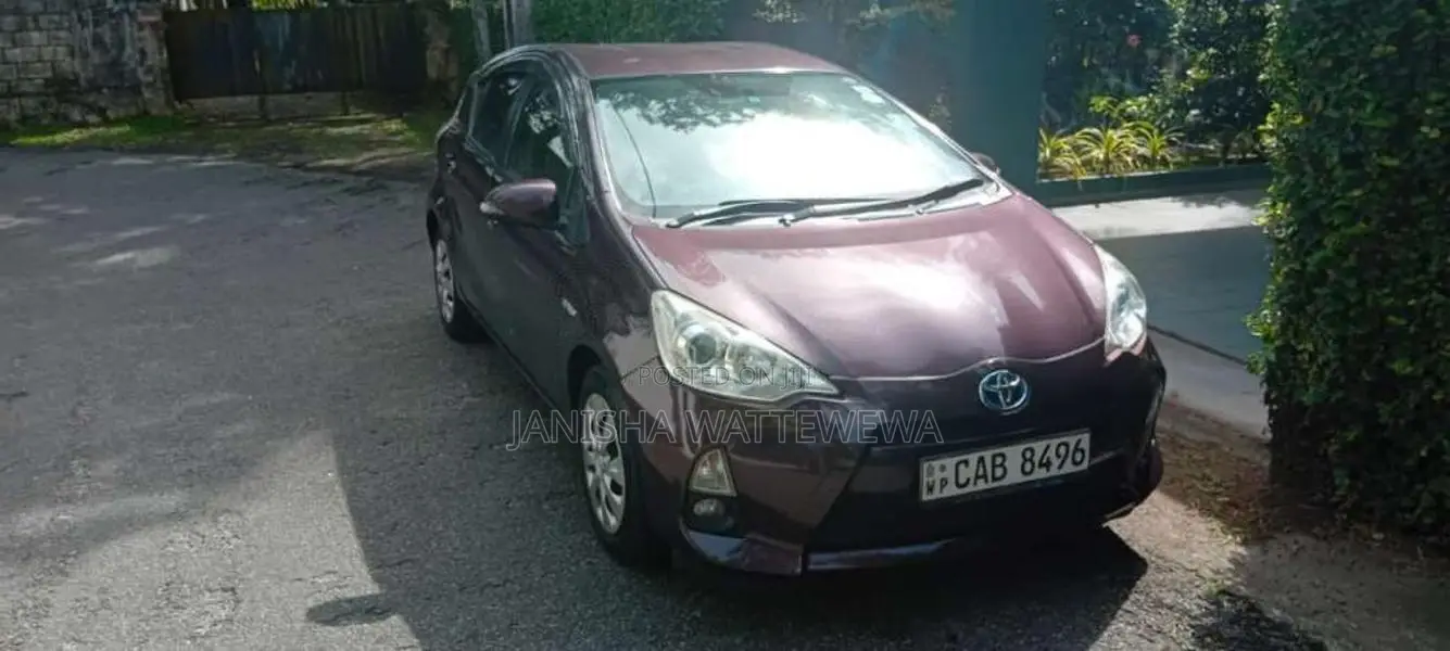 Toyota Aqua 2014 Car (Used)