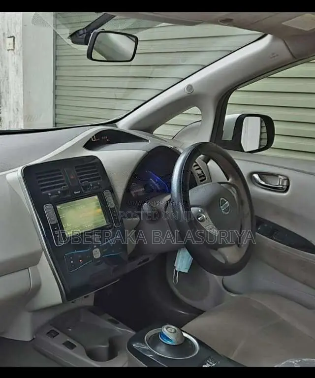 Nissan Leaf 2014 Car (Used)
