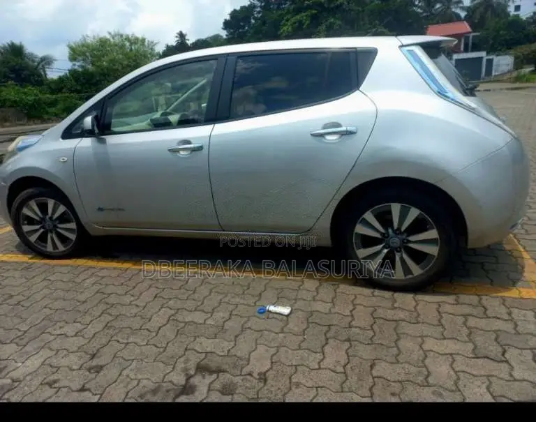 Nissan Leaf 2014 Car (Used)