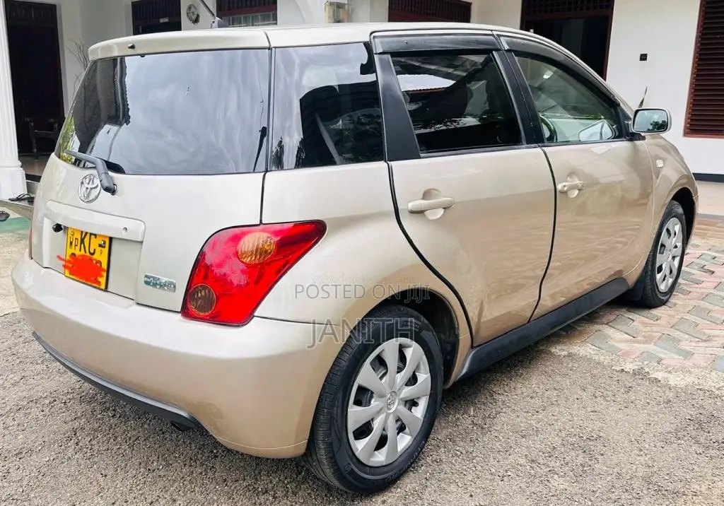 Toyota IST 2003 Car (Used)