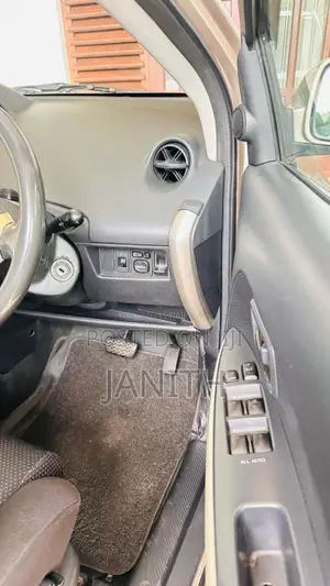 Toyota IST 2003 Car (Used)