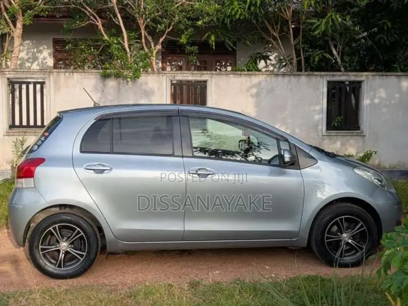 Toyota Vitz 2008 Car (Used)