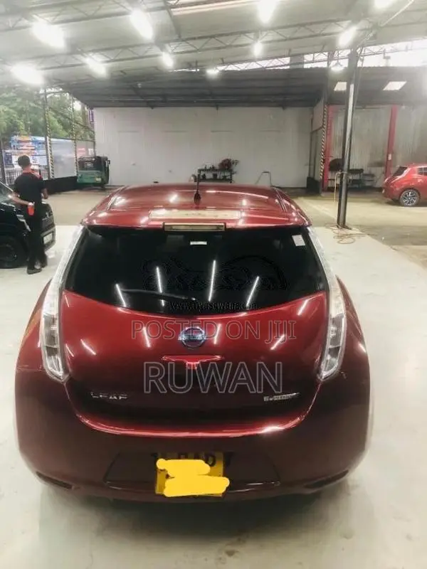 Nissan Leaf AZEO G 2014 Car (Used)