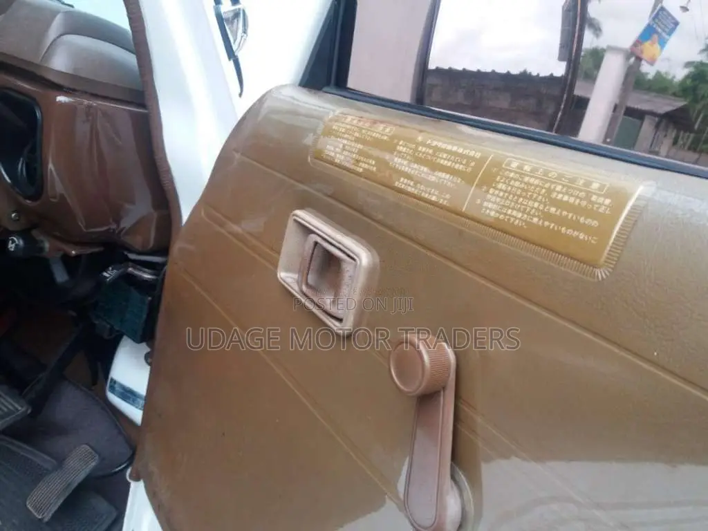 Toyota LH40B Commuter 1983 Car (Used)
