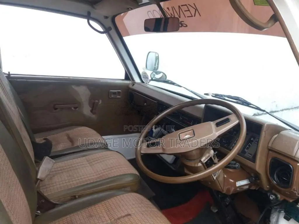 Toyota LH40B Commuter 1983 Car (Used)