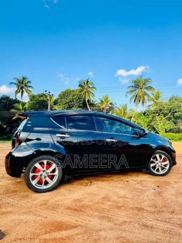 Toyota Aqua 2012 Car (Used)