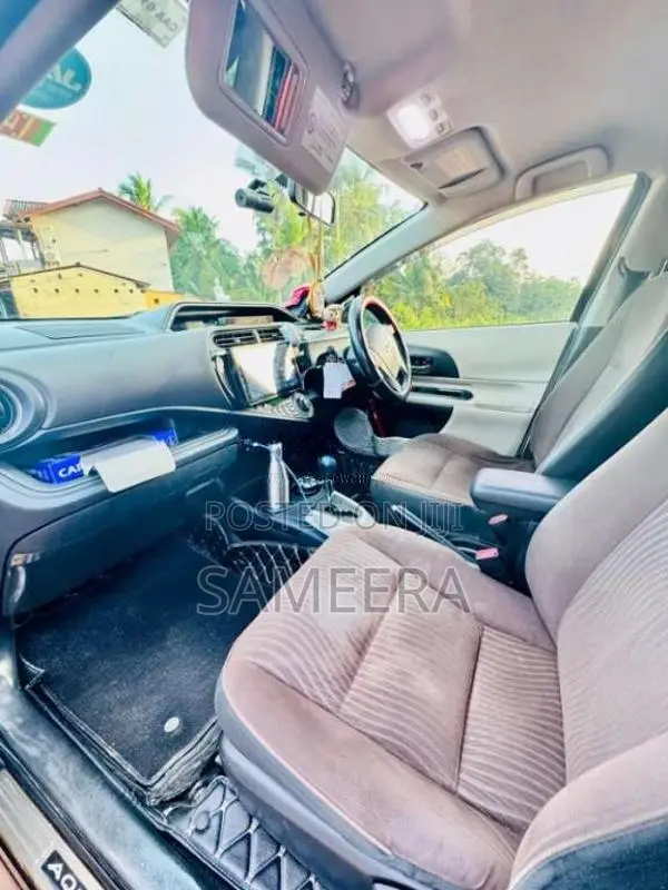 Toyota Aqua 2012 Car (Used)