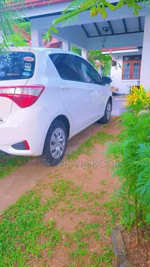 Toyota Vitz 2017 Car (Used)