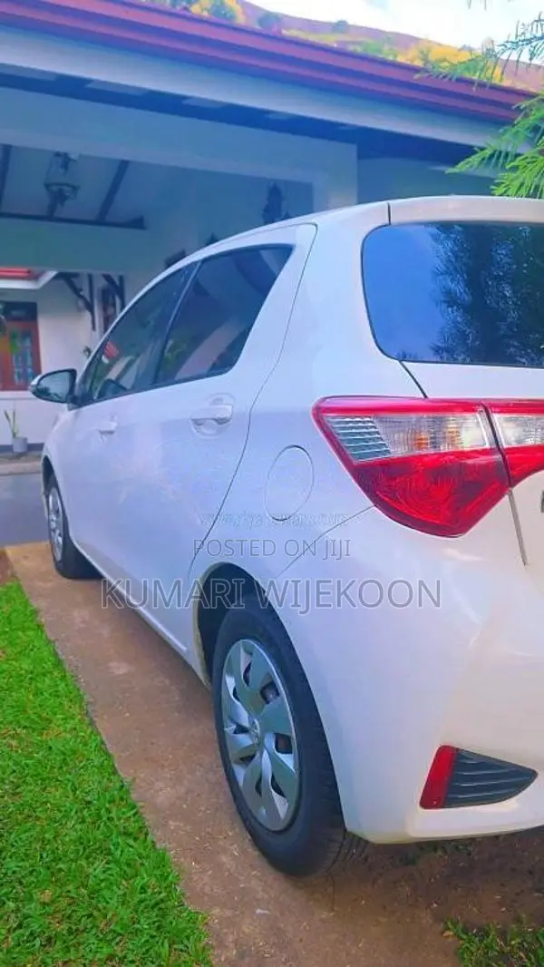 Toyota Vitz 2017 Car (Used)