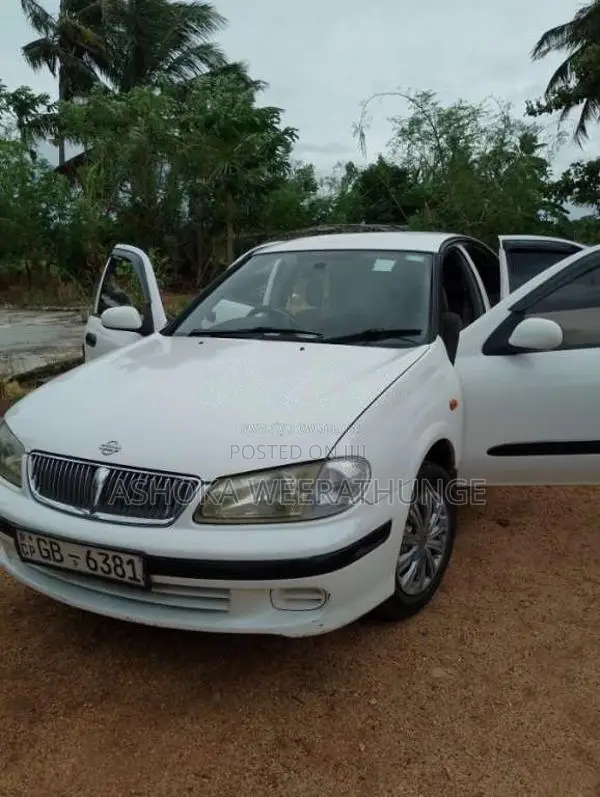 Nissan N16 2000 Car (Used)