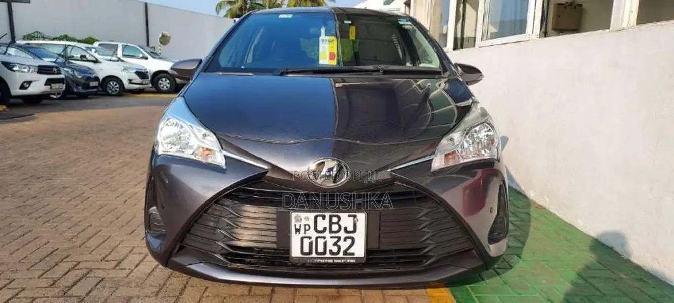 Toyota Vitz 2017 Car (Used)