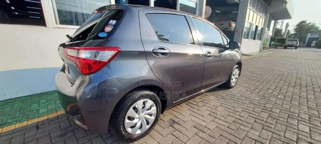 Toyota Vitz 2017 Car (Used)