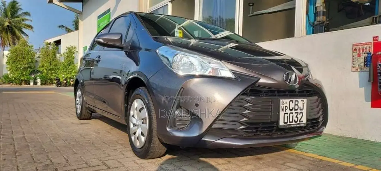 Toyota Vitz 2017 Car (Used)