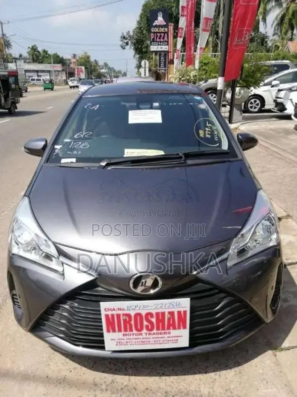 Toyota Vitz 2017 Car (Used)