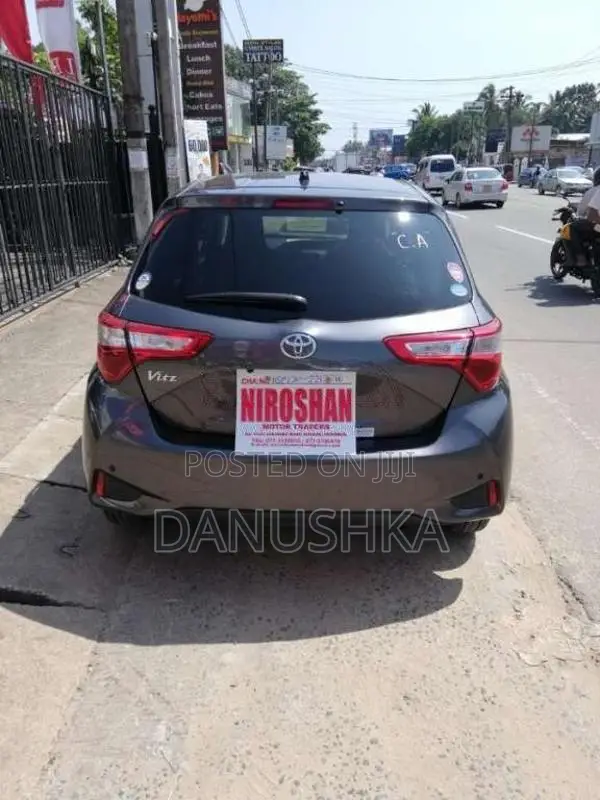 Toyota Vitz 2017 Car (Used)