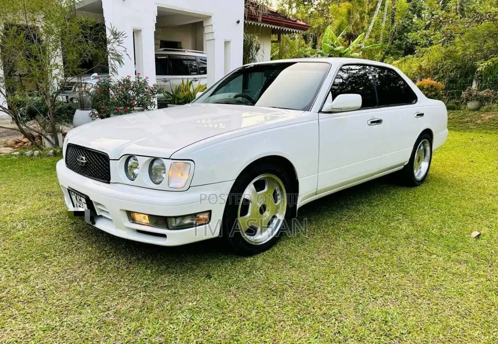 Nissan Gloria 2000 Car (Used)
