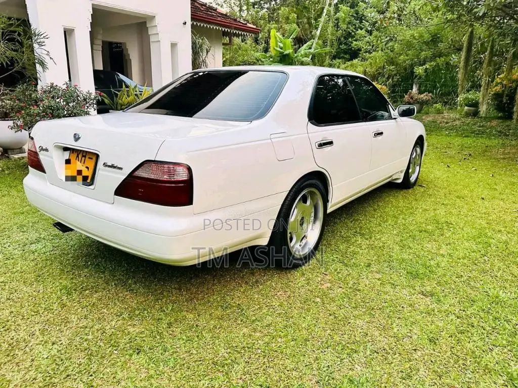 Nissan Gloria 2000 Car (Used)