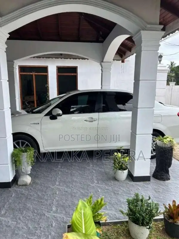 Toyota Axio G Grade 2015 Car (Used)