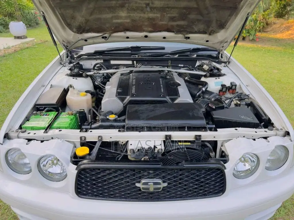 Nissan Gloria 2000 Car (Used)