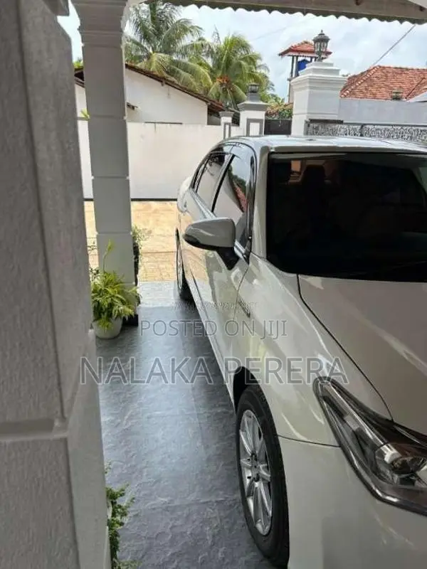 Toyota Axio G Grade 2015 Car (Used)