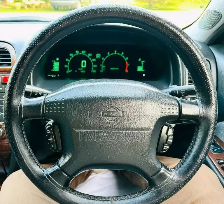 Nissan Gloria 2000 Car (Used)