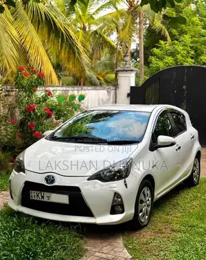 Toyota Aqua S Limited 2012 Car (Used)