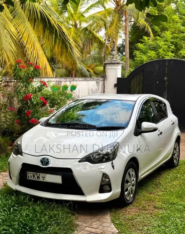 Toyota Aqua S Limited 2012 Car (Used)