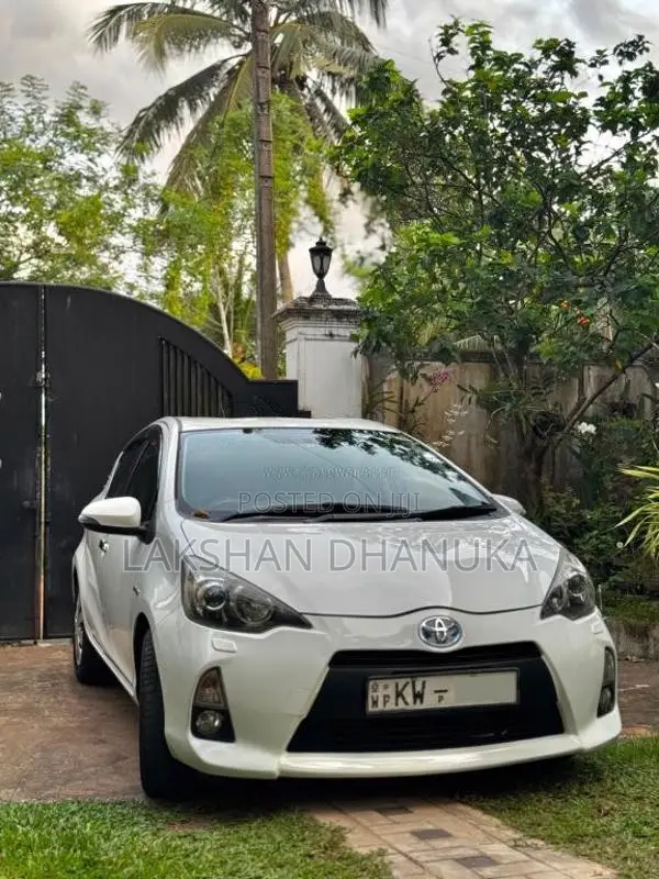 Toyota Aqua S Limited 2012 Car (Used)