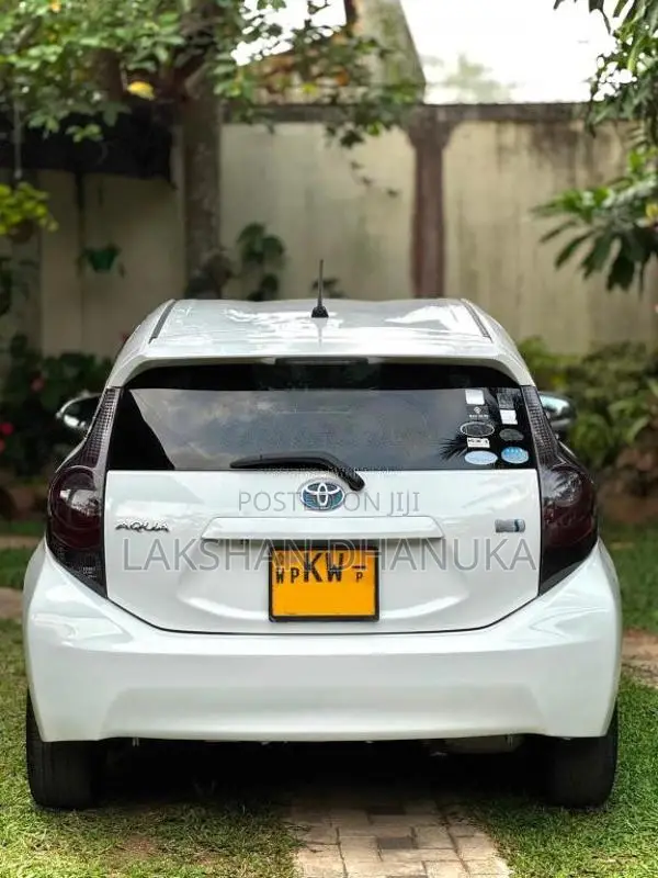 Toyota Aqua S Limited 2012 Car (Used)