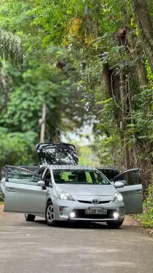 Toyota Prius 2013 Car (Used)