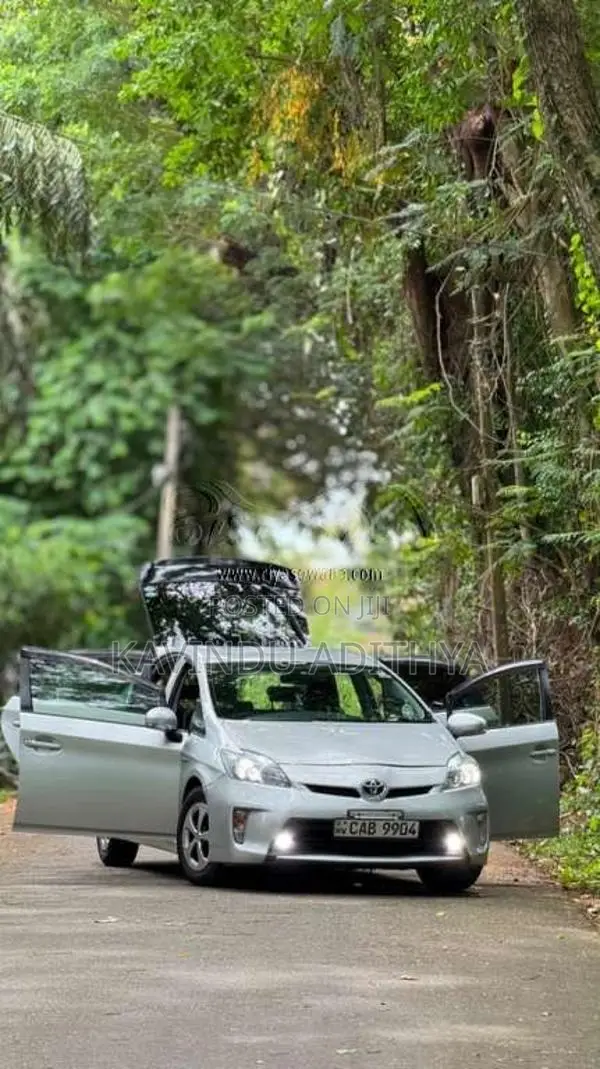 Toyota Prius 2013 Car (Used)