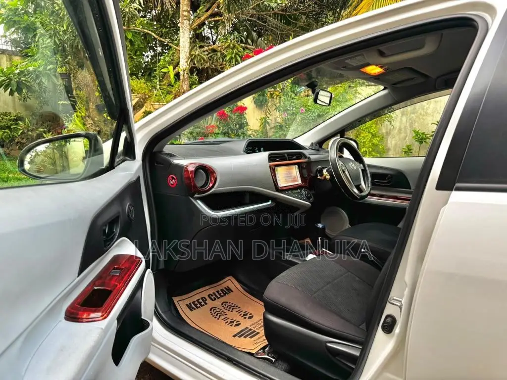 Toyota Aqua S Limited 2012 Car (Used)