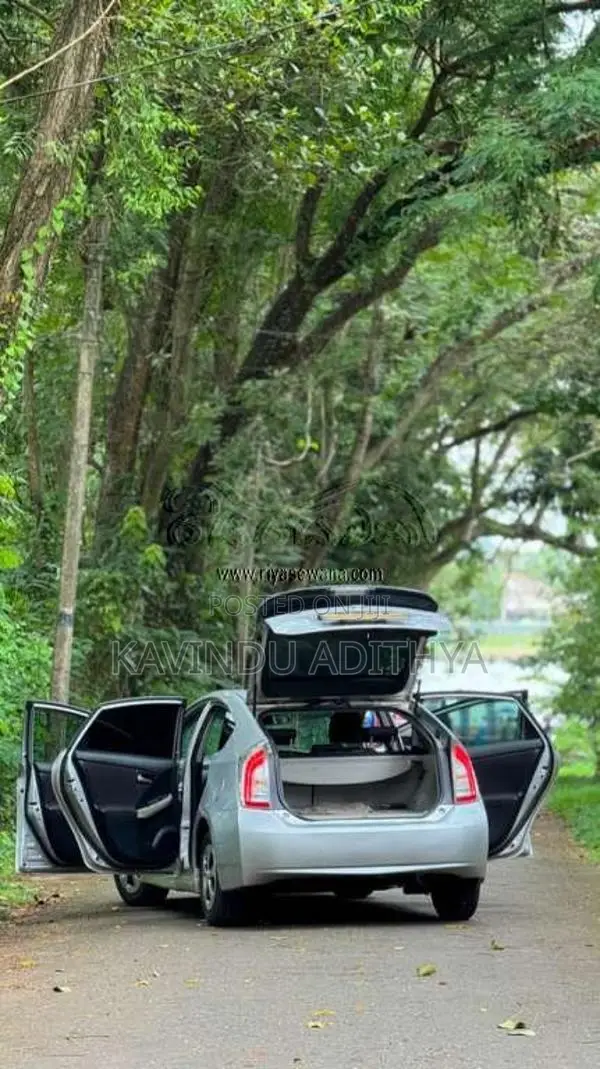 Toyota Prius 2013 Car (Used)