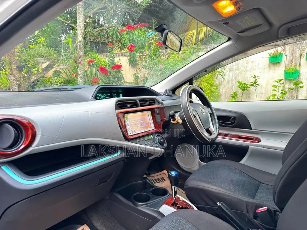 Toyota Aqua S Limited 2012 Car (Used)