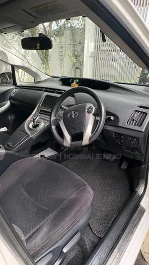 Toyota Prius 2014 Car (Used)