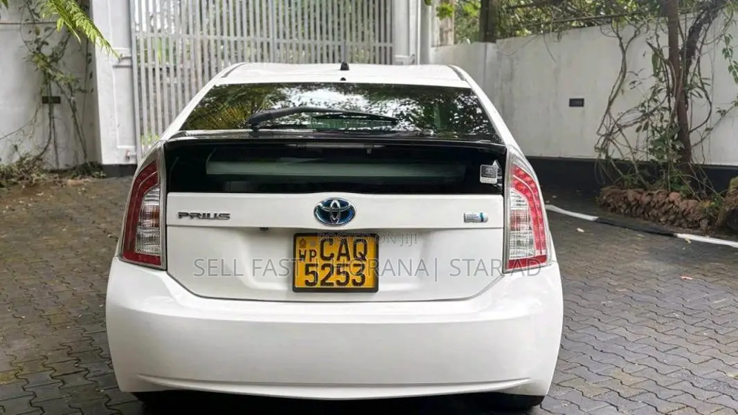 Toyota Prius 2014 Car (Used)