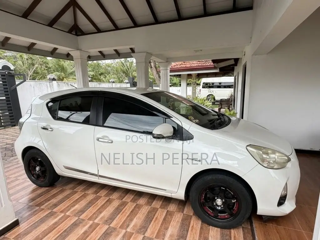 Toyota Aqua 2014 Car (Used)