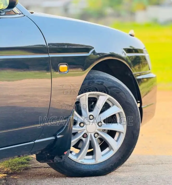 Nissan Laurel 2000 Car (Used)