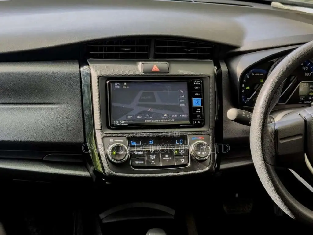Toyota Axio 2023 Car (Used)