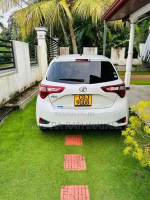 Toyota Vitz 2017 Car (Used)