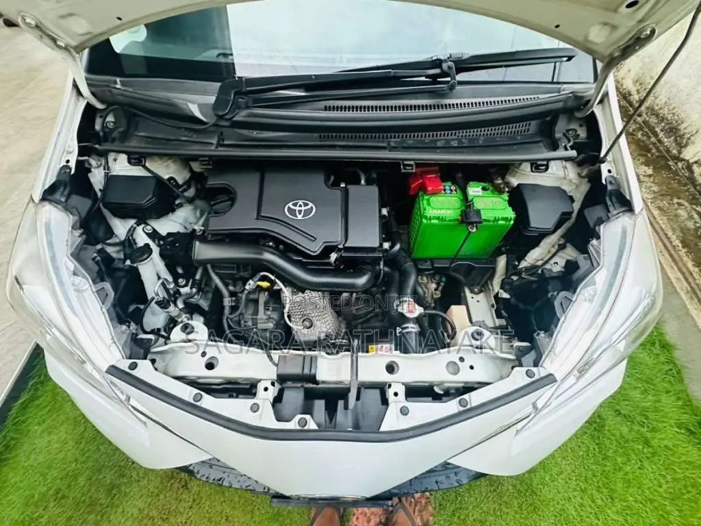 Toyota Vitz 2017 Car (Used)