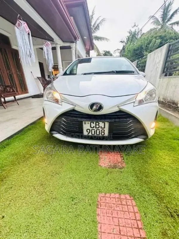 Toyota Vitz 2017 Car (Used)