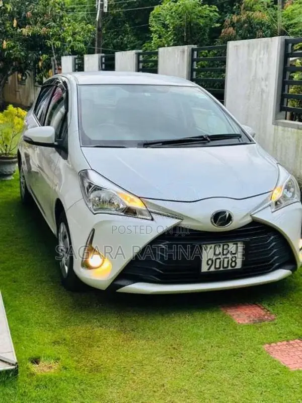 Toyota Vitz 2017 Car (Used)