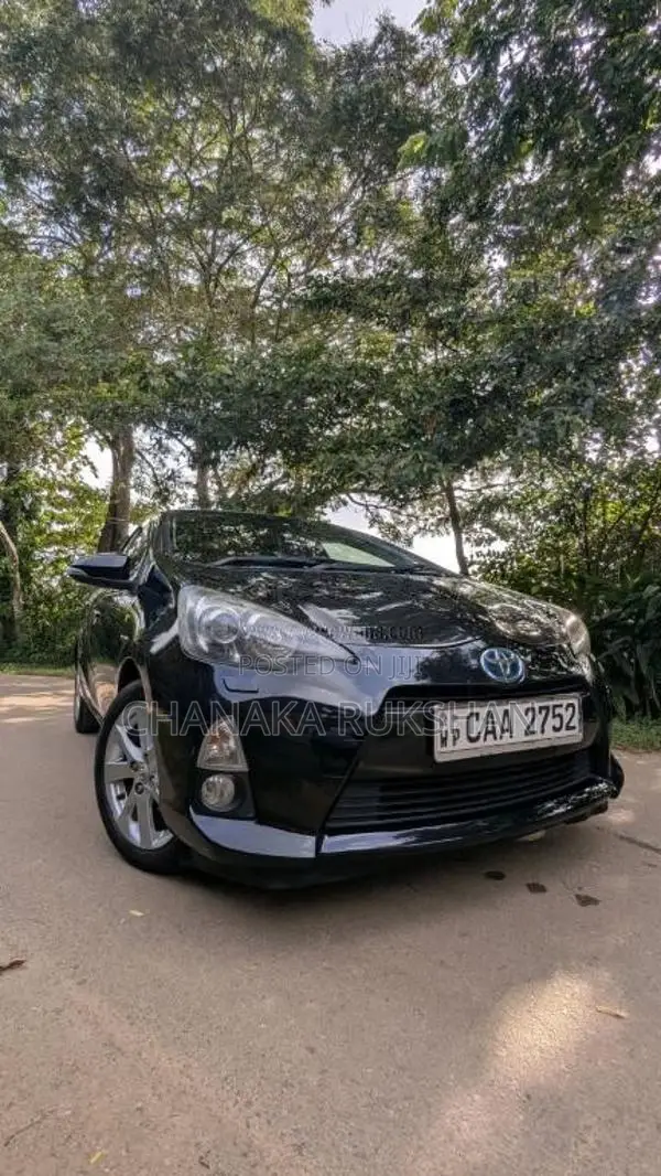 Toyota Aqua S Limited 2012 Car (Used)